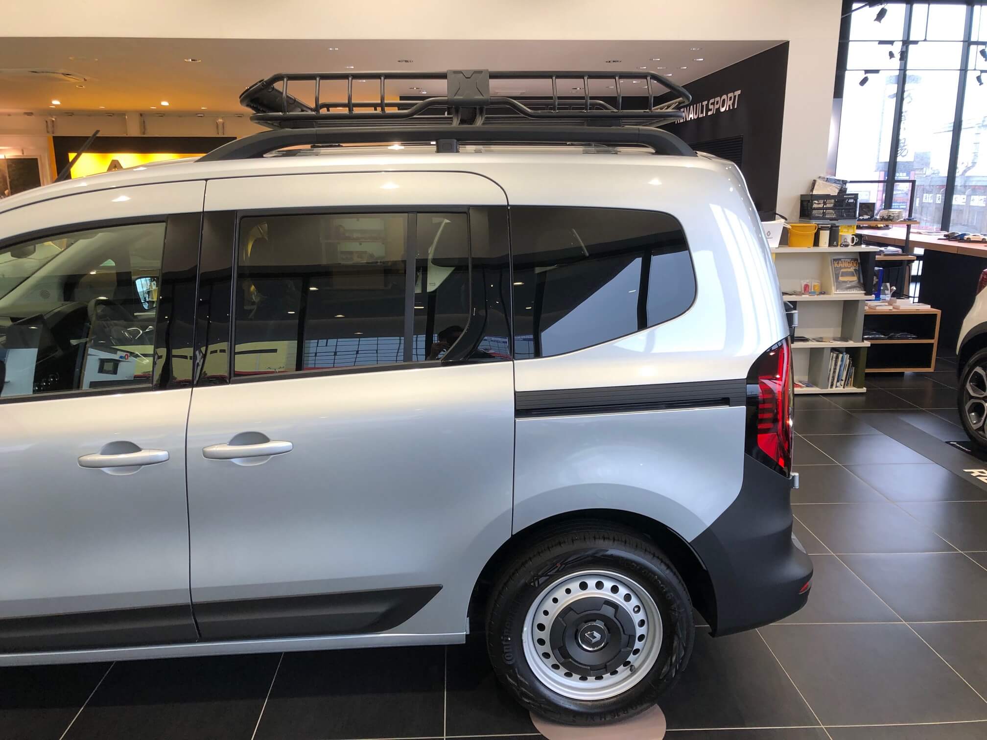 Renault Japon｜ルノー沼津｜NEWカングー！ルーフバスケットラック！