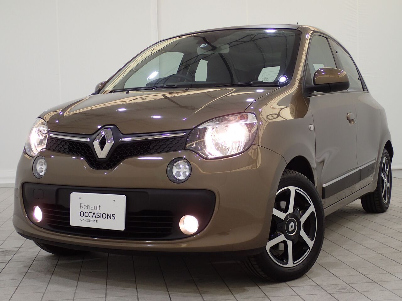 Renault Japon ルノー所沢 認定中古車入庫