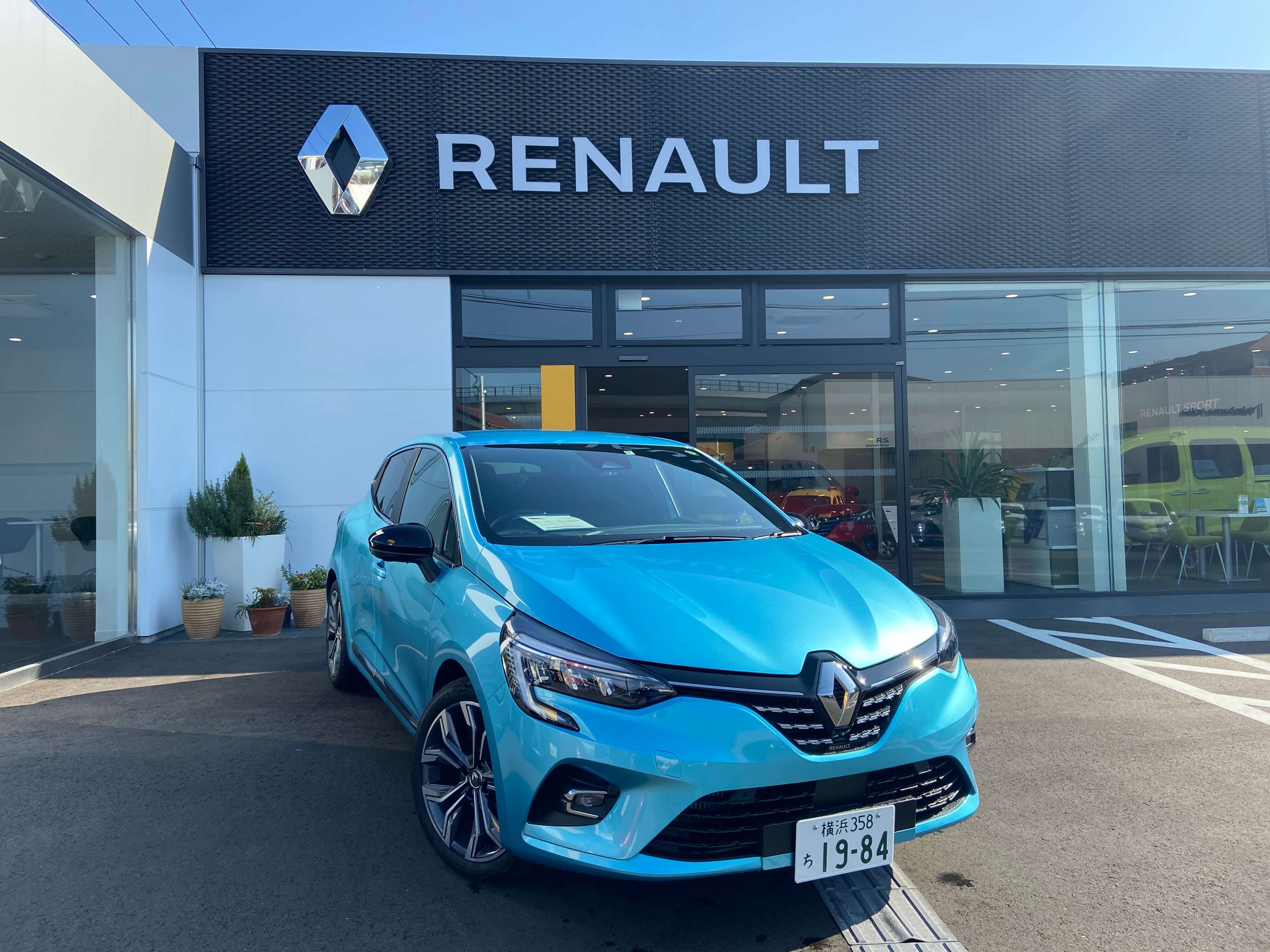 Renault Japon ルノー横浜青葉 新型ルーテシア 試乗車もピカピカでございます 試乗車 展示車あります